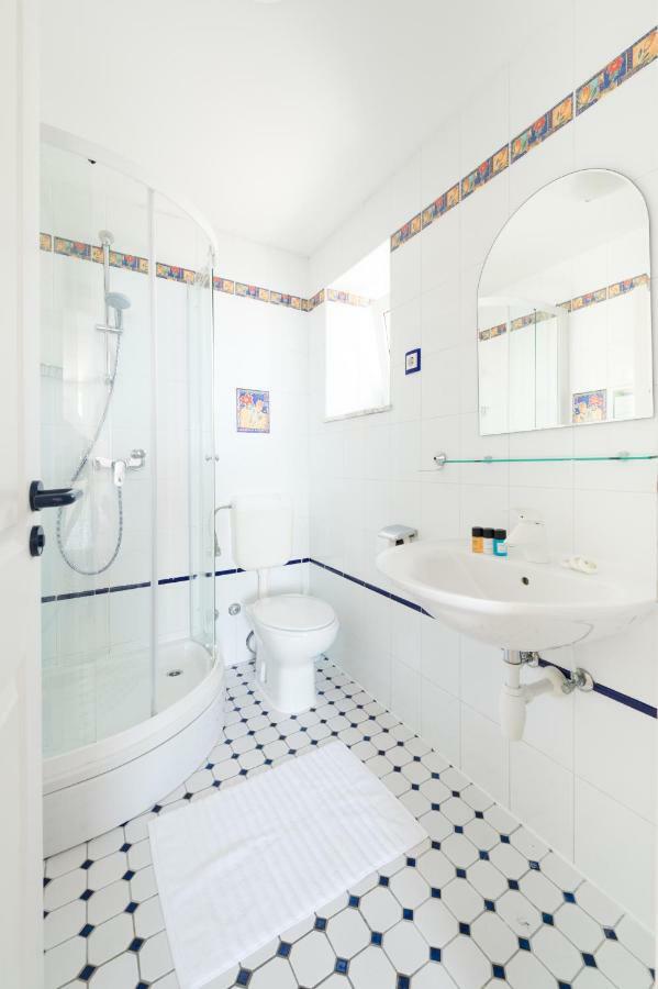 Riva Rooms Bol Bagian luar foto