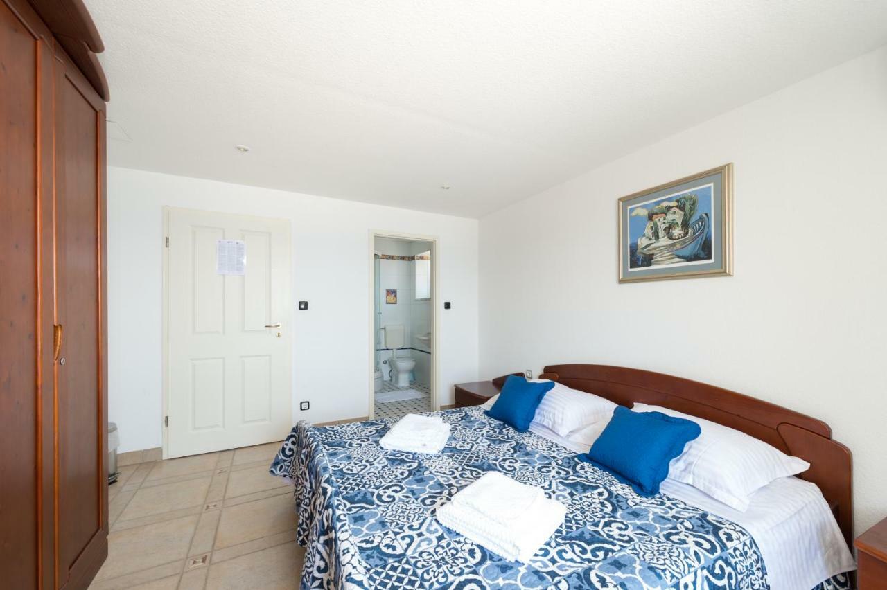 Riva Rooms Bol Bagian luar foto