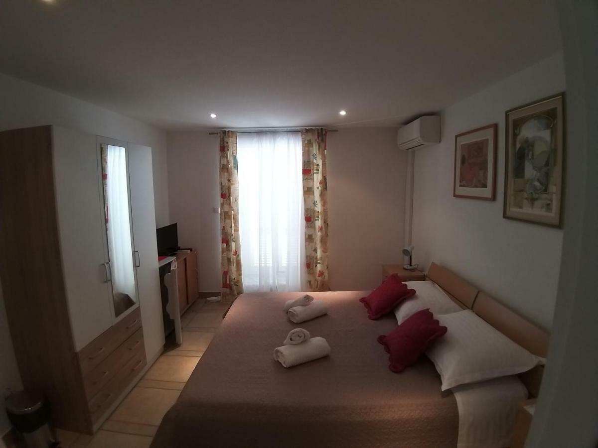 Riva Rooms Bol Bagian luar foto